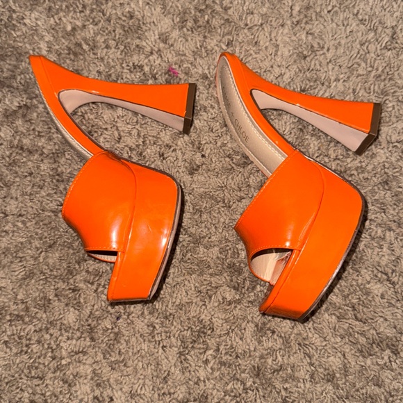 Chase + Chloe Orange Platform Mule Heels Size 5.5 - Picture 5 of 12